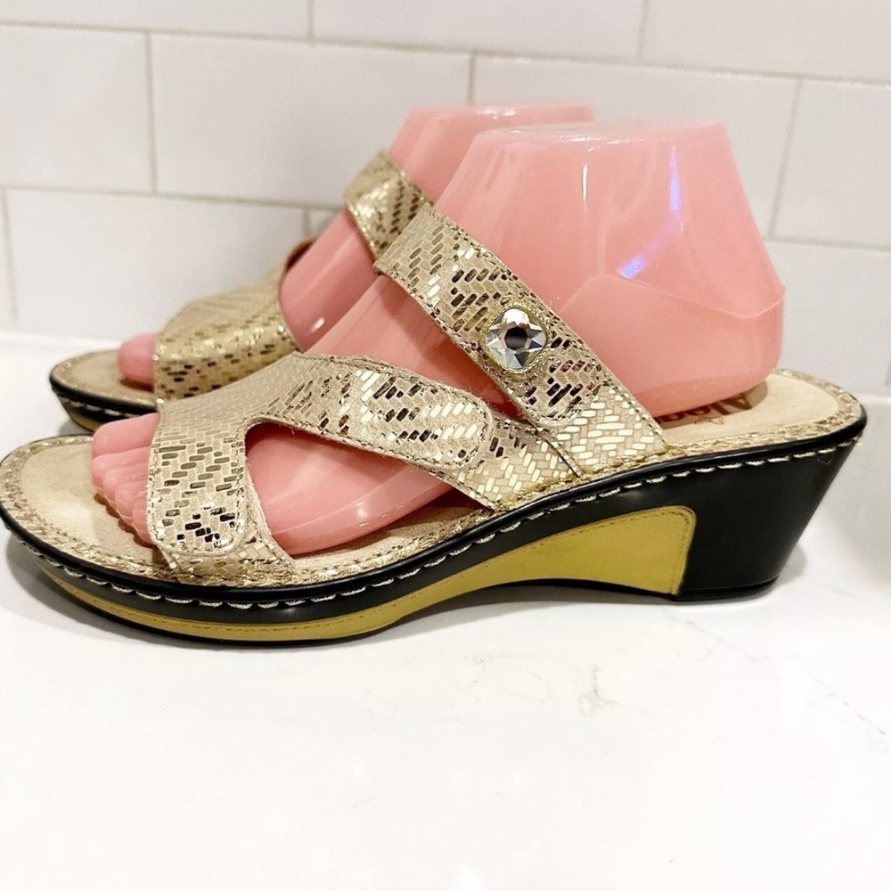 New Alegria shoes sz 39 (8.5)
